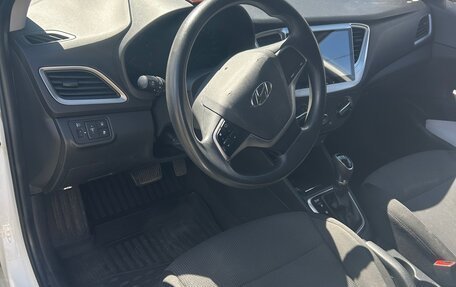 Hyundai Solaris II рестайлинг, 2017 год, 1 100 000 рублей, 10 фотография