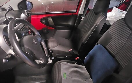 Peugeot 107 I рестайлинг, 2013 год, 690 000 рублей, 4 фотография