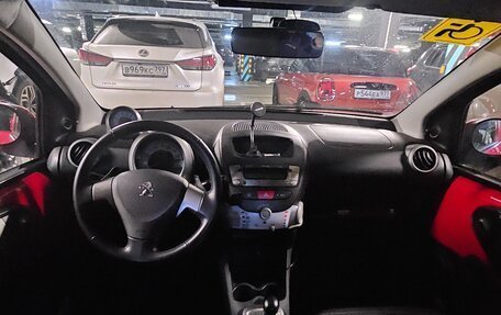 Peugeot 107 I рестайлинг, 2013 год, 690 000 рублей, 3 фотография