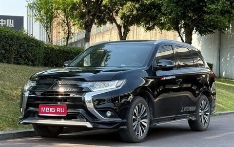 Mitsubishi Outlander III рестайлинг 3, 2021 год, 1 900 000 рублей, 1 фотография
