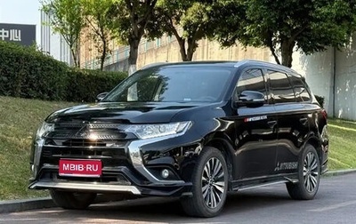Mitsubishi Outlander III рестайлинг 3, 2021 год, 1 900 000 рублей, 1 фотография