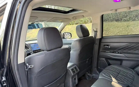Mitsubishi Outlander III рестайлинг 3, 2021 год, 1 900 000 рублей, 8 фотография