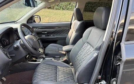 Mitsubishi Outlander III рестайлинг 3, 2021 год, 1 900 000 рублей, 6 фотография