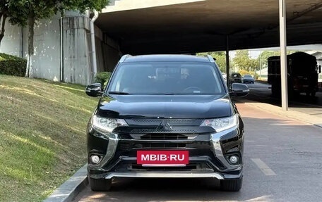 Mitsubishi Outlander III рестайлинг 3, 2021 год, 1 900 000 рублей, 2 фотография