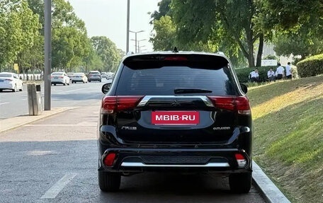Mitsubishi Outlander III рестайлинг 3, 2021 год, 1 900 000 рублей, 3 фотография