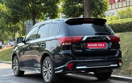 Mitsubishi Outlander III рестайлинг 3, 2021 год, 1 900 000 рублей, 5 фотография
