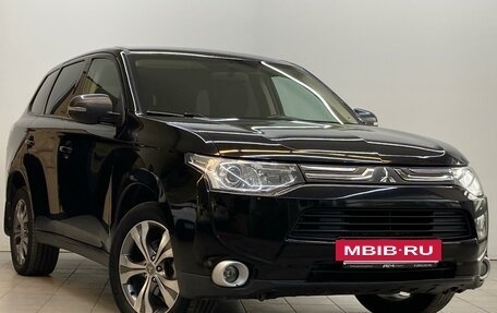 Mitsubishi Outlander III рестайлинг 3, 2013 год, 1 520 000 рублей, 3 фотография