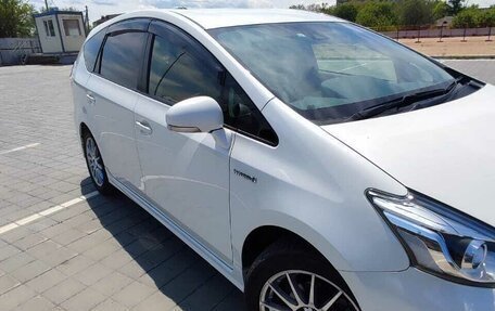 Toyota Prius Alpha I (ZVW40/41), 2019 год, 2 100 000 рублей, 2 фотография