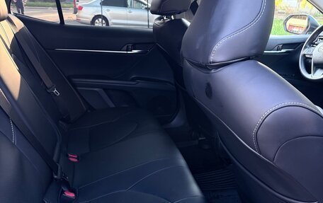 Toyota Camry, 2021 год, 3 800 000 рублей, 10 фотография