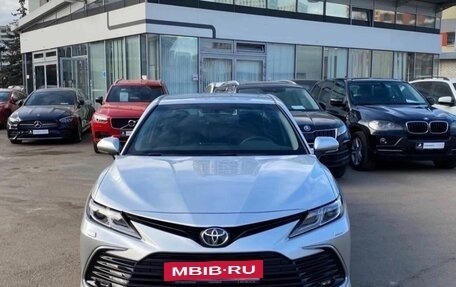 Toyota Camry, 2021 год, 3 800 000 рублей, 2 фотография