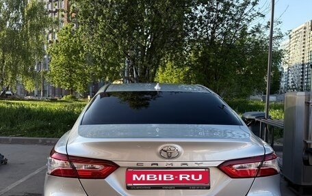 Toyota Camry, 2021 год, 3 800 000 рублей, 6 фотография