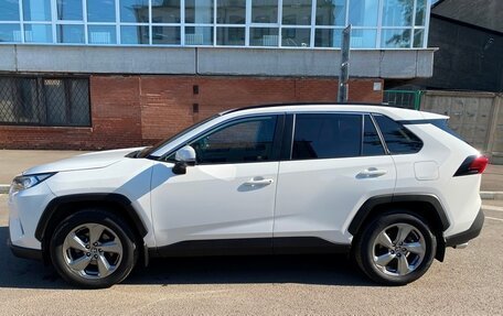 Toyota RAV4, 2022 год, 4 037 000 рублей, 5 фотография
