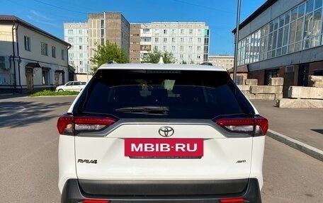 Toyota RAV4, 2022 год, 4 037 000 рублей, 3 фотография