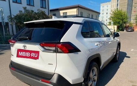 Toyota RAV4, 2022 год, 4 037 000 рублей, 2 фотография