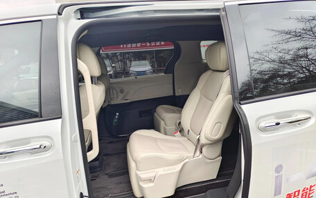 Toyota Sienna, 2024 год, 6 063 000 рублей, 5 фотография
