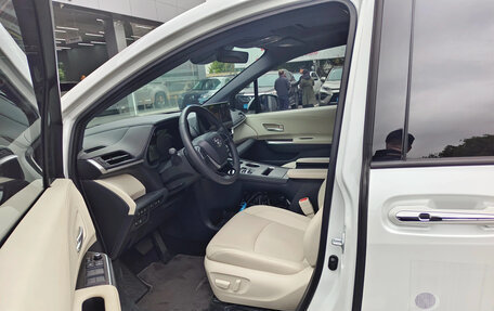 Toyota Sienna, 2024 год, 6 063 000 рублей, 4 фотография