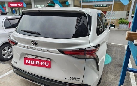 Toyota Sienna, 2024 год, 6 063 000 рублей, 2 фотография