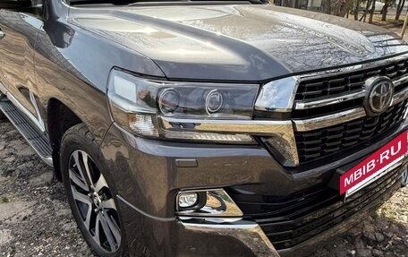 Toyota Land Cruiser 200, 2018 год, 7 050 000 рублей, 2 фотография