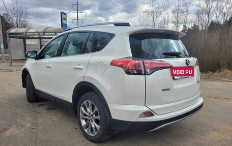 Toyota RAV4, 2017 год, 2 300 000 рублей, 4 фотография