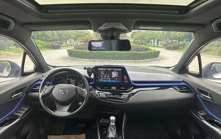 Toyota C-HR I рестайлинг, 2021 год, 1 863 000 рублей, 5 фотография