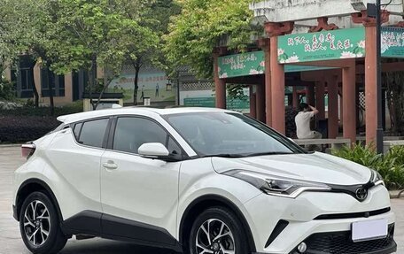 Toyota C-HR I рестайлинг, 2021 год, 1 863 000 рублей, 4 фотография