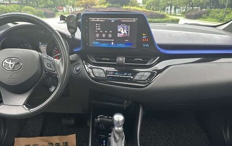 Toyota C-HR I рестайлинг, 2021 год, 1 863 000 рублей, 9 фотография