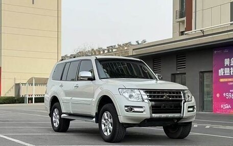 Mitsubishi Pajero IV, 2020 год, 3 440 000 рублей, 3 фотография
