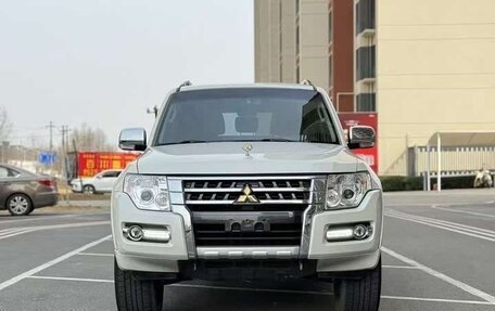 Mitsubishi Pajero IV, 2020 год, 3 440 000 рублей, 2 фотография