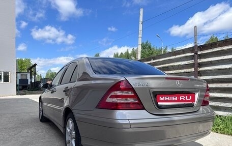 Mercedes-Benz C-Класс, 2005 год, 900 000 рублей, 3 фотография