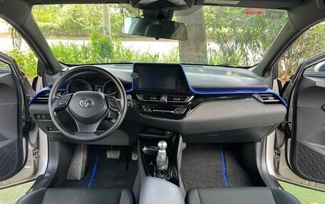 Toyota C-HR I рестайлинг, 2021 год, 1 952 000 рублей, 4 фотография