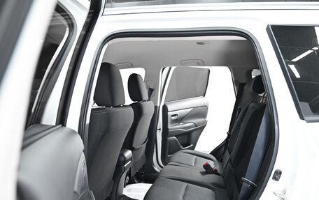 Mitsubishi Outlander III рестайлинг 3, 2017 год, 1 455 000 рублей, 15 фотография