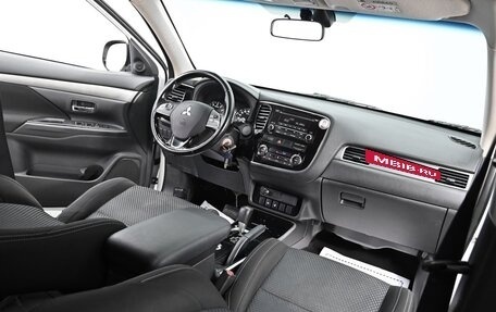 Mitsubishi Outlander III рестайлинг 3, 2017 год, 1 455 000 рублей, 14 фотография