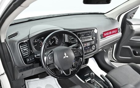 Mitsubishi Outlander III рестайлинг 3, 2017 год, 1 455 000 рублей, 8 фотография