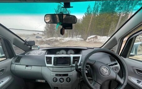 Toyota Noah III, 2001 год, 880 000 рублей, 5 фотография