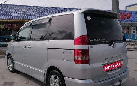 Toyota Noah III, 2001 год, 880 000 рублей, 3 фотография