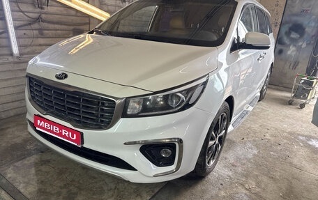 KIA Carnival III, 2018 год, 2 800 000 рублей, 1 фотография