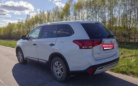 Mitsubishi Outlander III рестайлинг 3, 2020 год, 1 810 000 рублей, 7 фотография