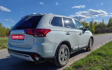 Mitsubishi Outlander III рестайлинг 3, 2020 год, 1 810 000 рублей, 5 фотография