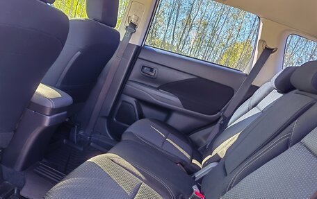 Mitsubishi Outlander III рестайлинг 3, 2020 год, 1 810 000 рублей, 10 фотография