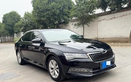 Skoda Superb III рестайлинг, 2021 год, 1 580 441 рублей, 1 фотография