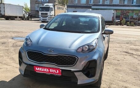 KIA Sportage IV рестайлинг, 2020 год, 2 300 000 рублей, 1 фотография