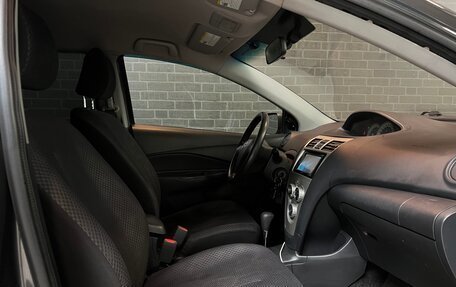 Toyota Yaris III рестайлинг, 2007 год, 730 000 рублей, 8 фотография