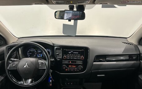 Mitsubishi Outlander III рестайлинг 3, 2019 год, 1 699 000 рублей, 15 фотография