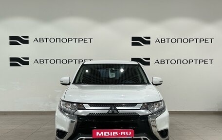 Mitsubishi Outlander III рестайлинг 3, 2019 год, 1 699 000 рублей, 8 фотография