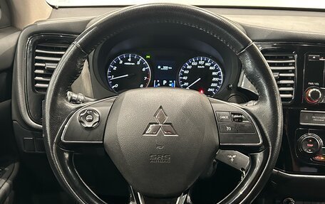 Mitsubishi Outlander III рестайлинг 3, 2019 год, 1 699 000 рублей, 18 фотография