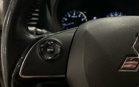 Mitsubishi Outlander III рестайлинг 3, 2019 год, 1 699 000 рублей, 19 фотография