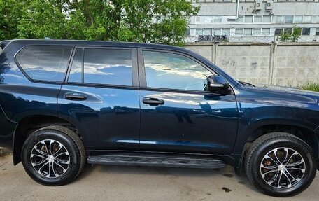 Toyota Land Cruiser Prado 150 рестайлинг 2, 2018 год, 4 200 000 рублей, 2 фотография