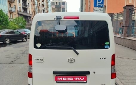 Toyota Town Ace IV, 2018 год, 2 000 000 рублей, 4 фотография