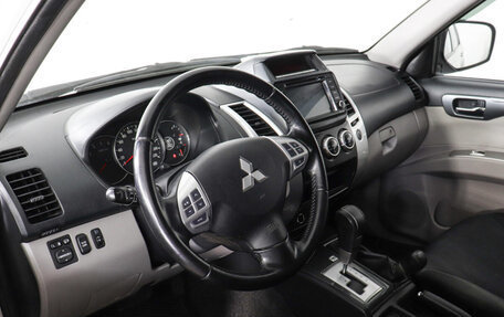 Mitsubishi Pajero Sport II рестайлинг, 2015 год, 2 300 000 рублей, 6 фотография