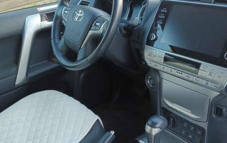 Toyota Land Cruiser Prado 150 рестайлинг 2, 2021 год, 6 300 000 рублей, 4 фотография